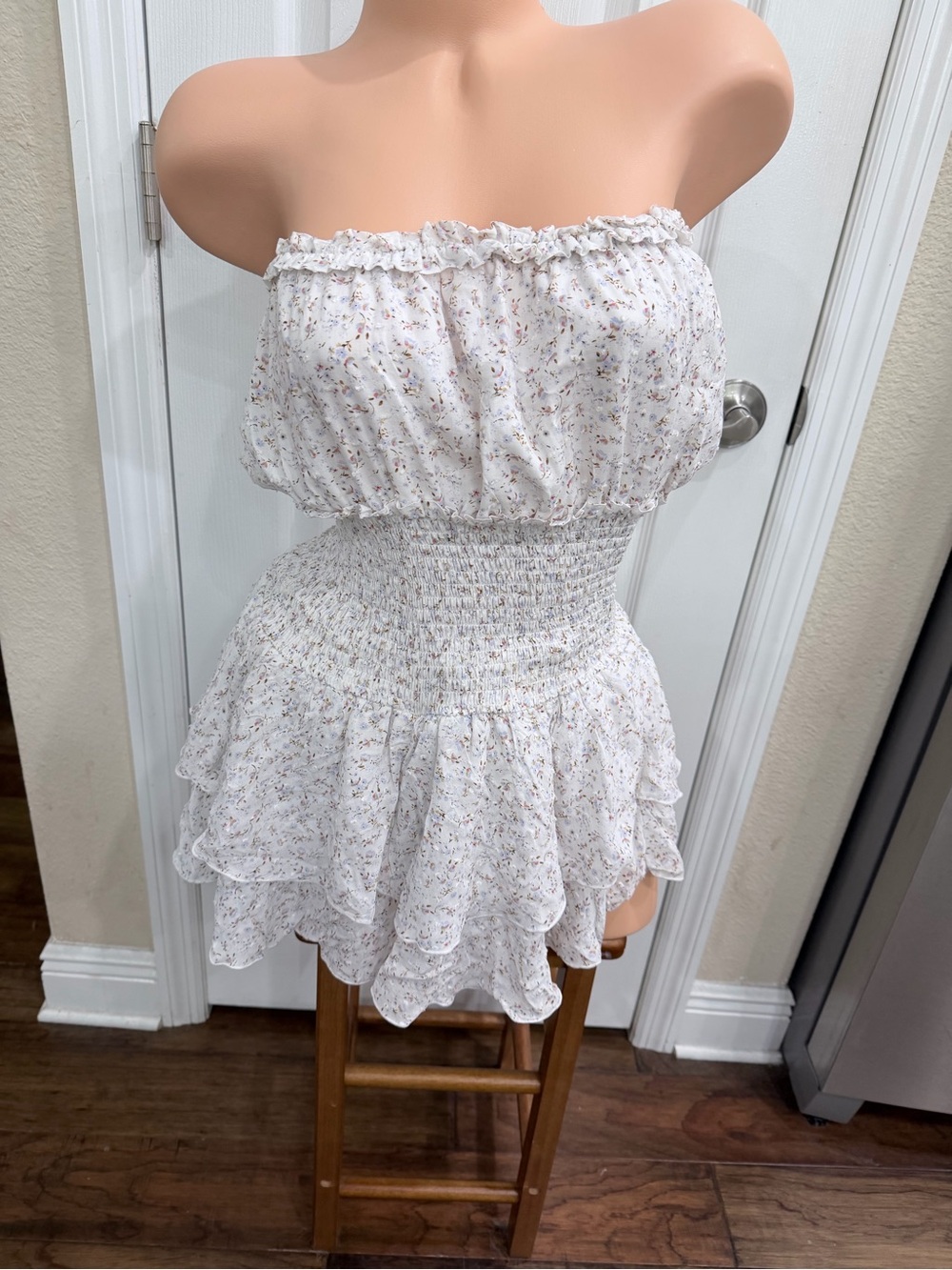Floral Embroidered Strapless Smocked Ruffle Romper XS Small Cottagecore Coquette